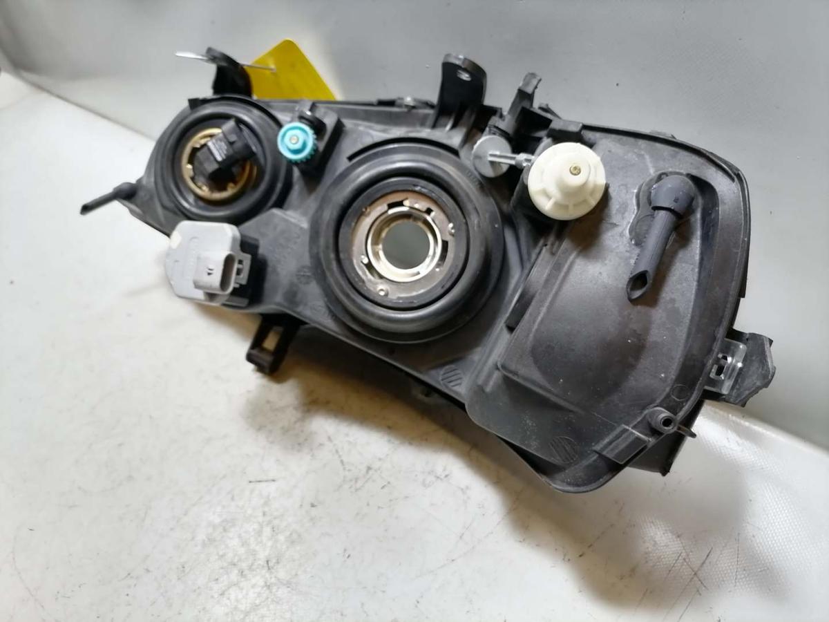 Opel Astra G original Scheinwerfer vorn rechts Halogen schwarzer Hintergrund Bj.1997